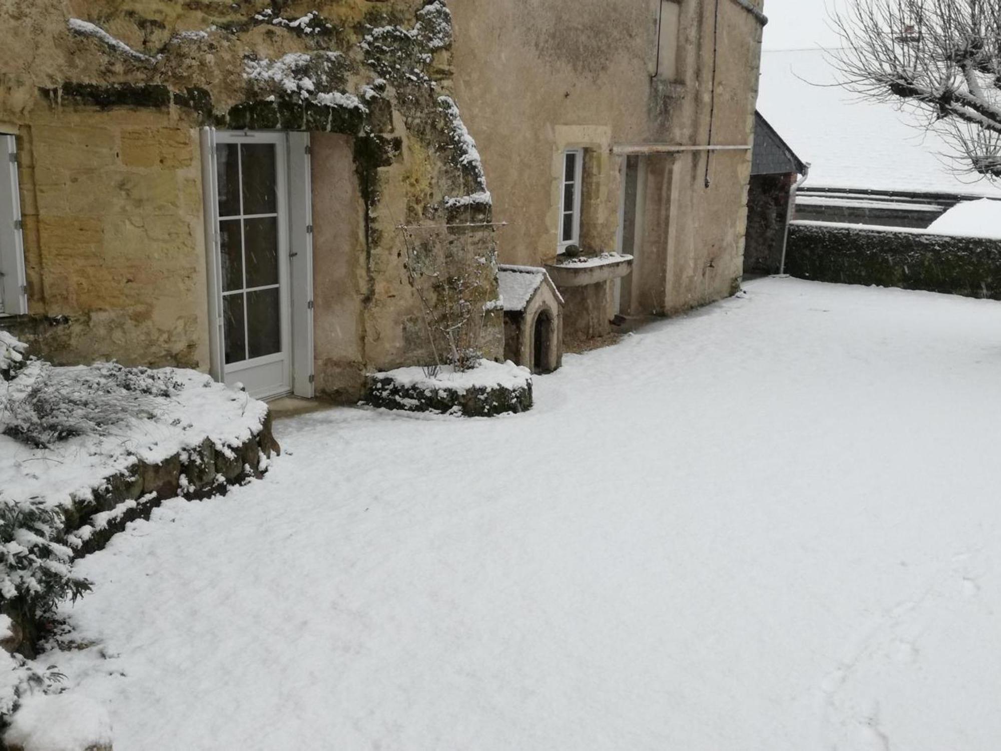 Maison Troglodyte Elegante Avec Spa, Salle De Jeux Et Jardin Clos A Vouvray - Fr-1-381-87 المظهر الخارجي الصورة