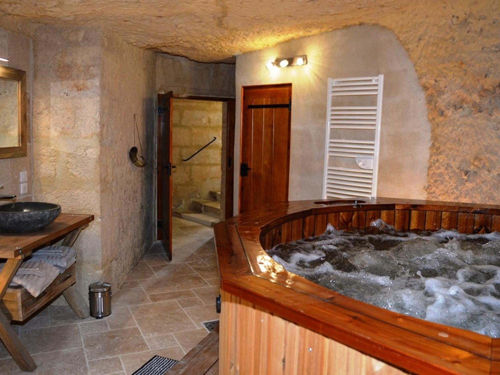 Maison Troglodyte Elegante Avec Spa, Salle De Jeux Et Jardin Clos A Vouvray - Fr-1-381-87 المظهر الخارجي الصورة