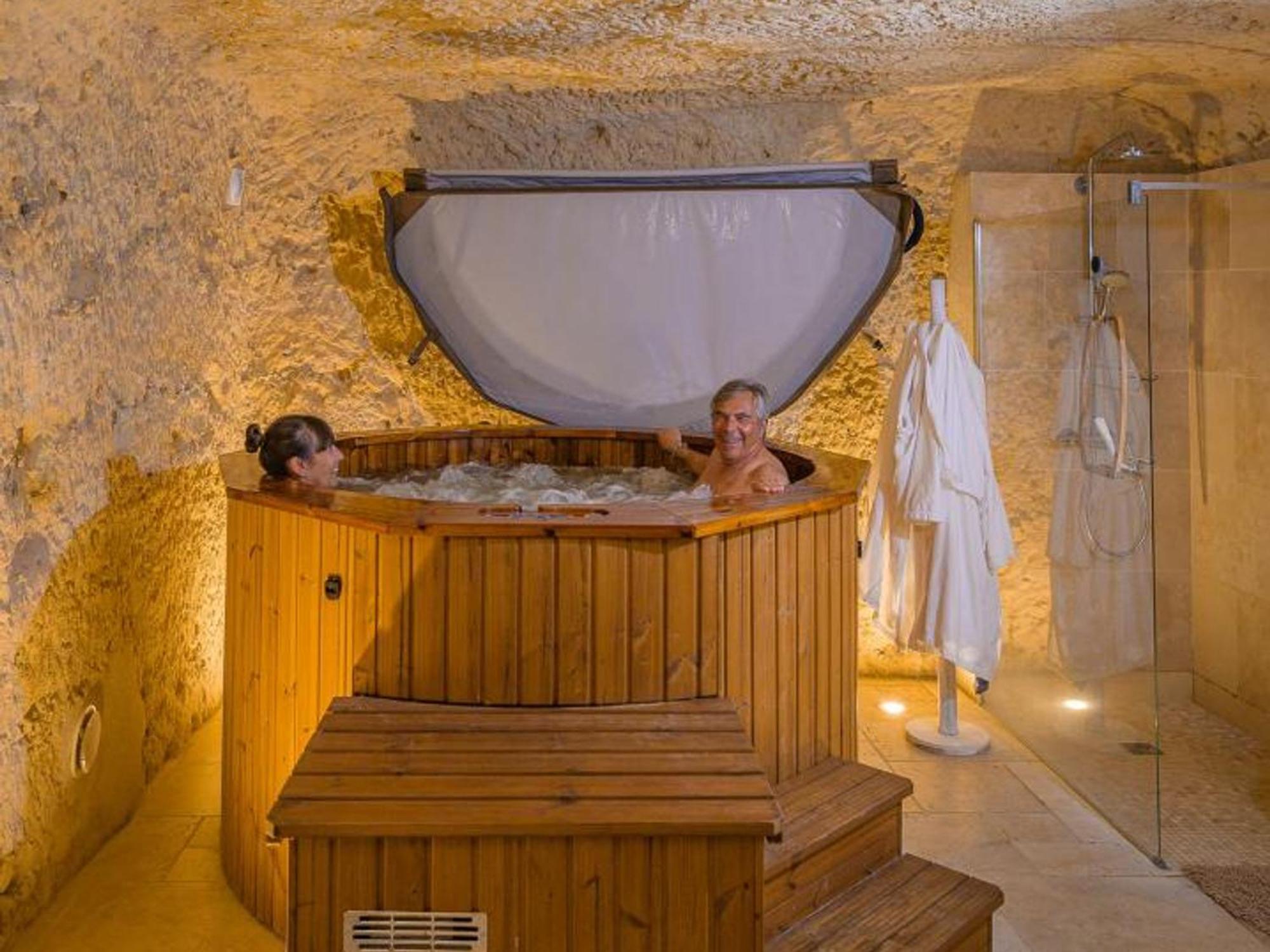 Maison Troglodyte Elegante Avec Spa, Salle De Jeux Et Jardin Clos A Vouvray - Fr-1-381-87 المظهر الخارجي الصورة