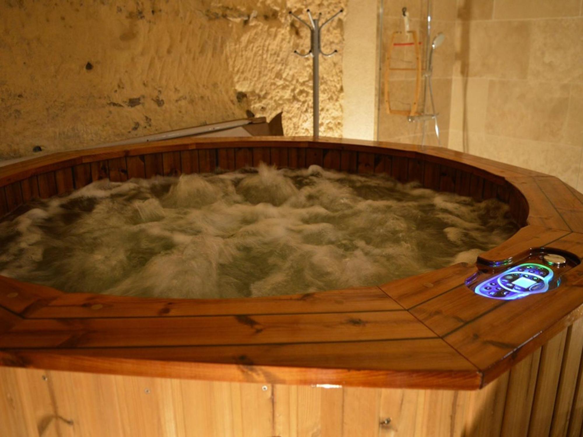 Maison Troglodyte Elegante Avec Spa, Salle De Jeux Et Jardin Clos A Vouvray - Fr-1-381-87 المظهر الخارجي الصورة